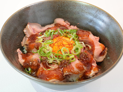 穀物肥育牛のローストビーフ飯